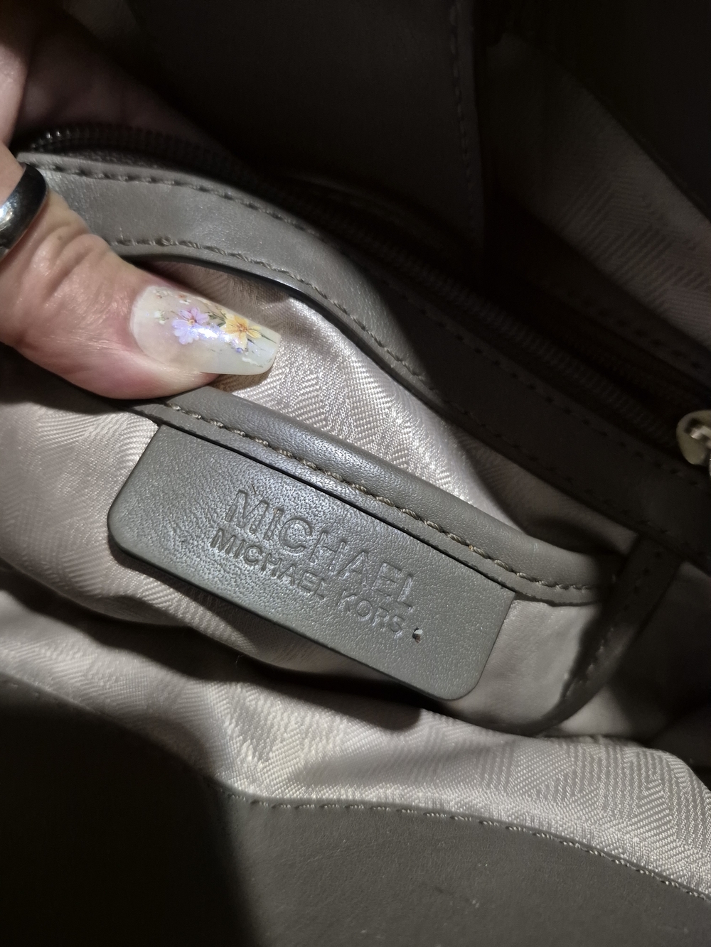 Michael Kors Hamilton Tote - Picture 7 of 13